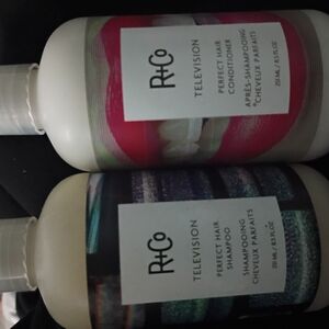 R+Co Television Body Wash Duo – Pink and Teal Accent Bottles